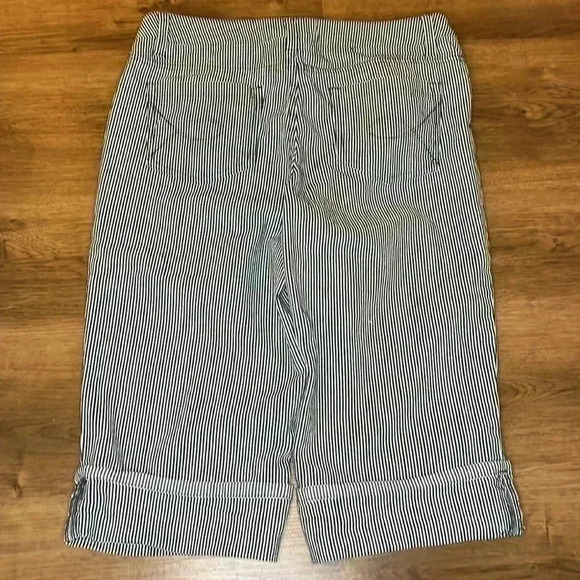 Faded Glory Stretch Women’s Size 10 Cuff Crop Blue Stripe Capri Pants - Picture 2 of 7